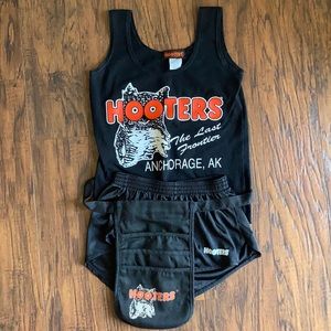 Official Black Hooters Outfit